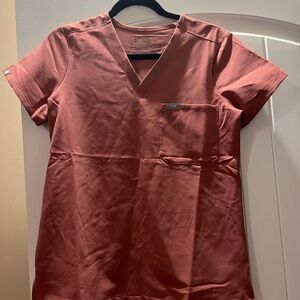 Figs Women's V-Neck Short Sleeve Scrub Top - mauve